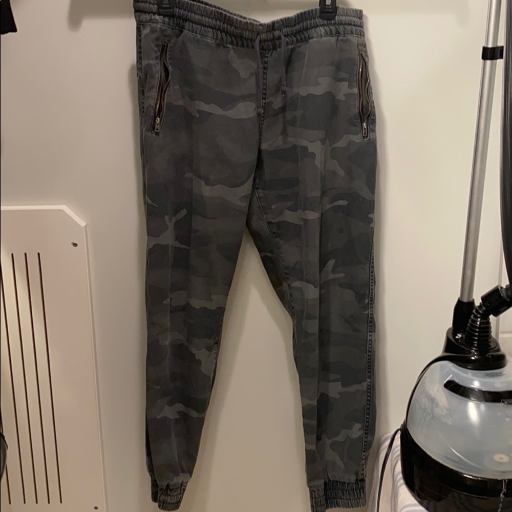 TNA Grey monochromatic camo pants